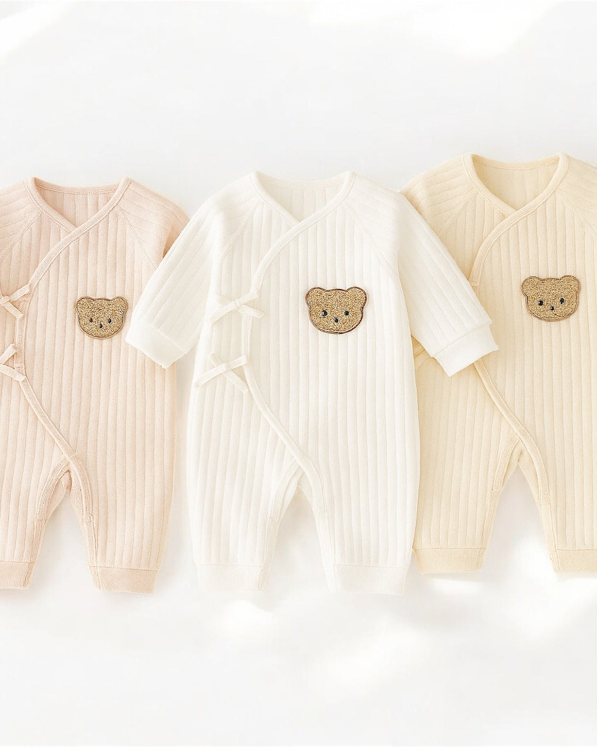 Organic Cotton Newborn Romper with Teddy Bear Boucle Design and Bow Closure – Unisex Baby Grow 0
