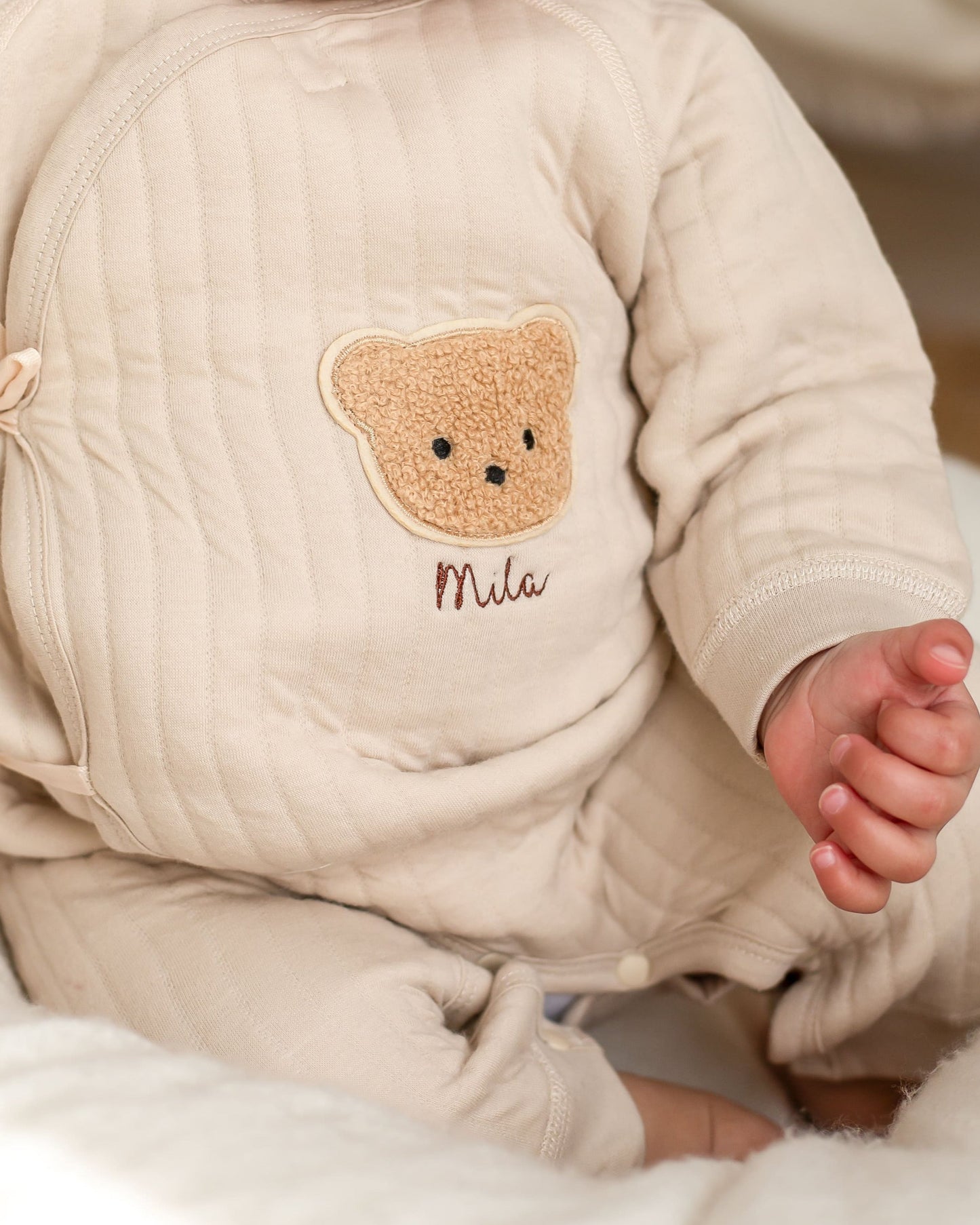 Organic Cotton Newborn Romper with Teddy Bear Boucle Design and Bow Closure – Unisex Baby Grow 1