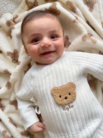 Organic Cotton Newborn Romper with Teddy Bear Boucle Design and Bow Closure – Unisex Baby Grow 2