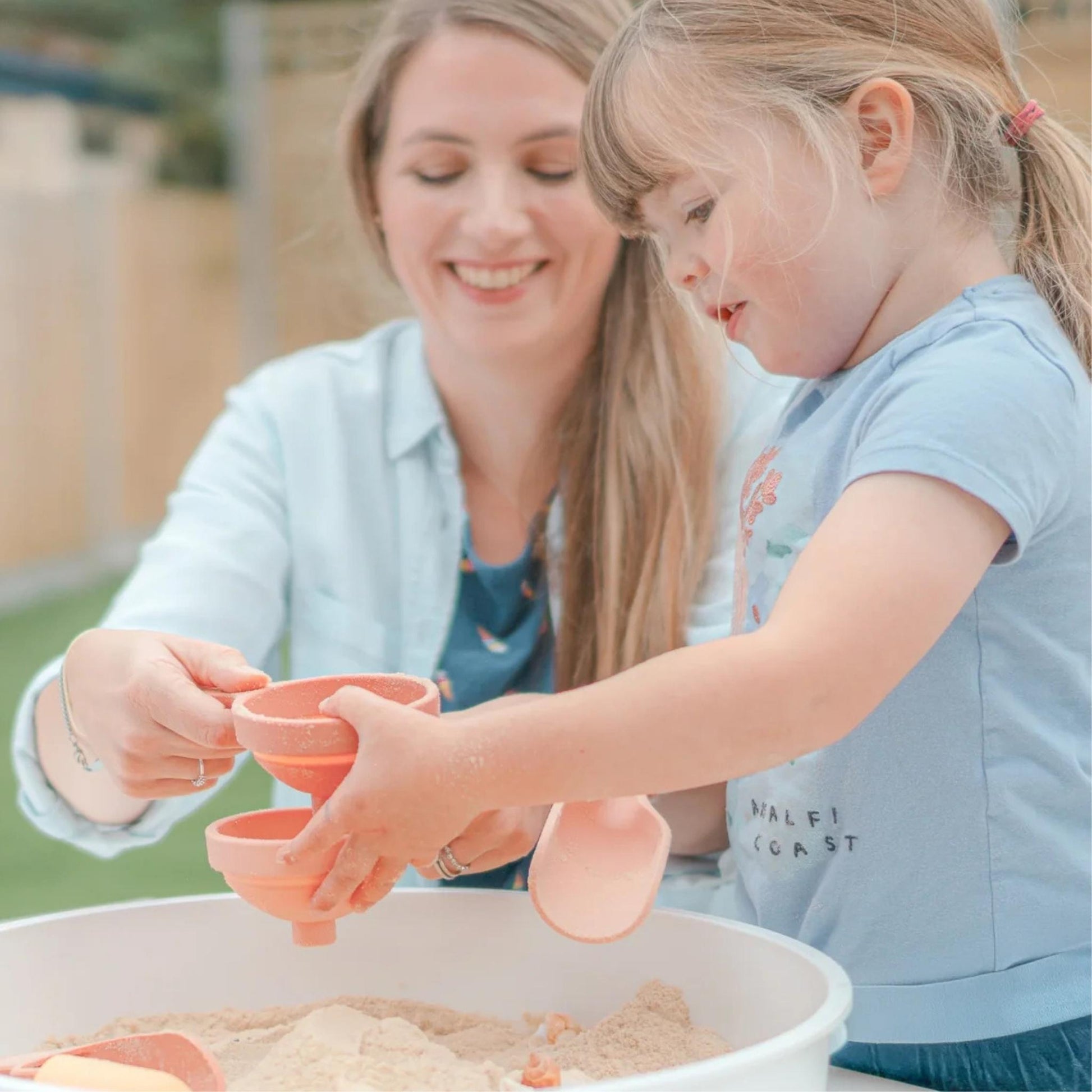 Sensory Play Tray with Removable Compartments and Lid – Versatile Activity Organizer for Messy Play and Creative Fun 3